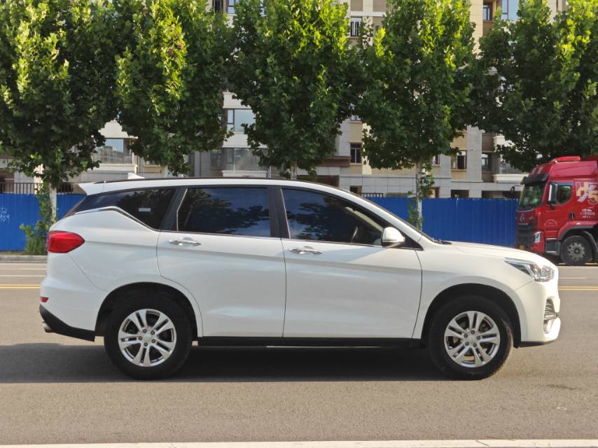 Haval M6 1.5T 2WD Urban photo 3