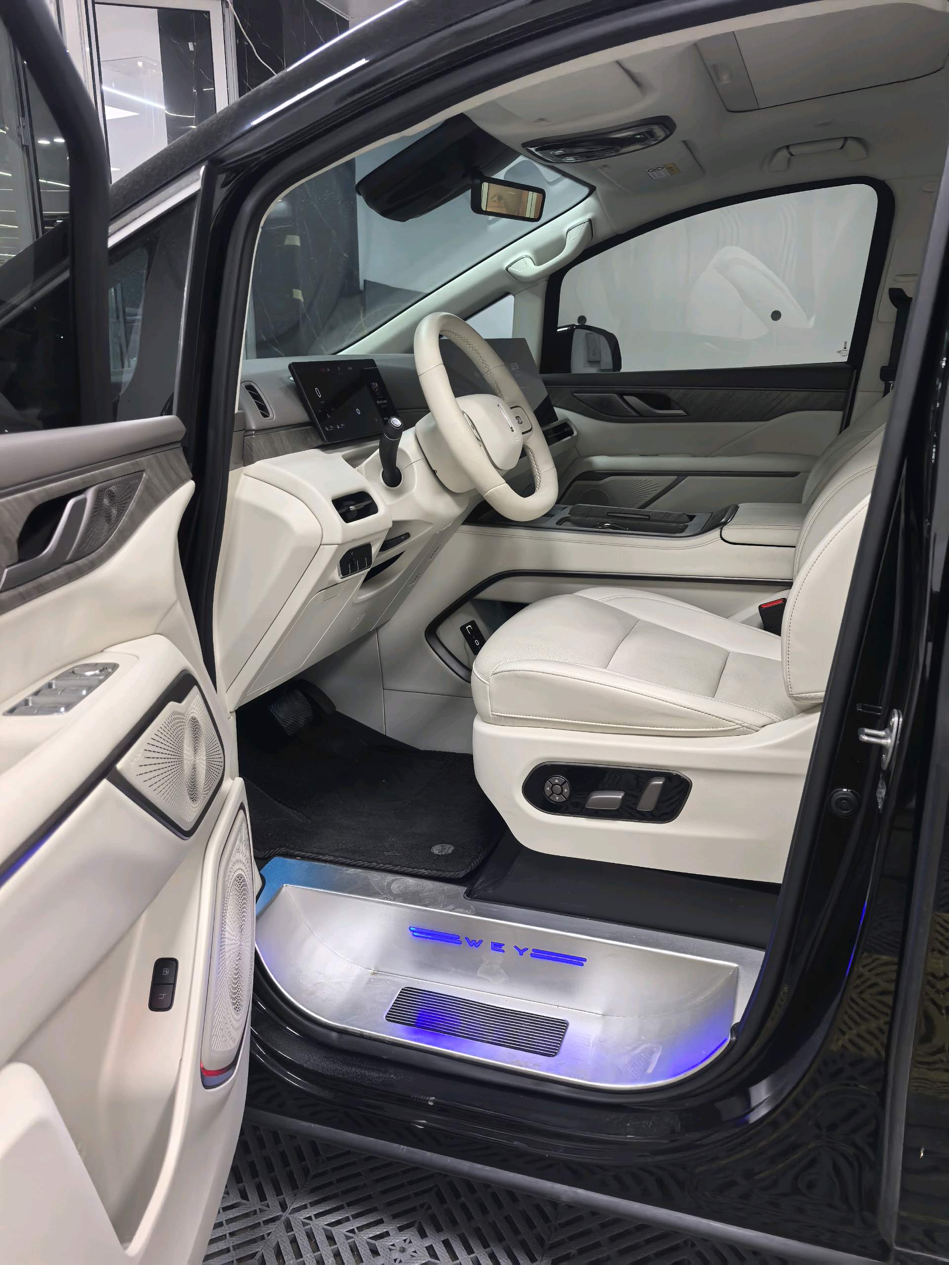 Foto WEY 2025 Gaoshan 9 Hi4 1.5T Four-Wheel Drive Version 2
