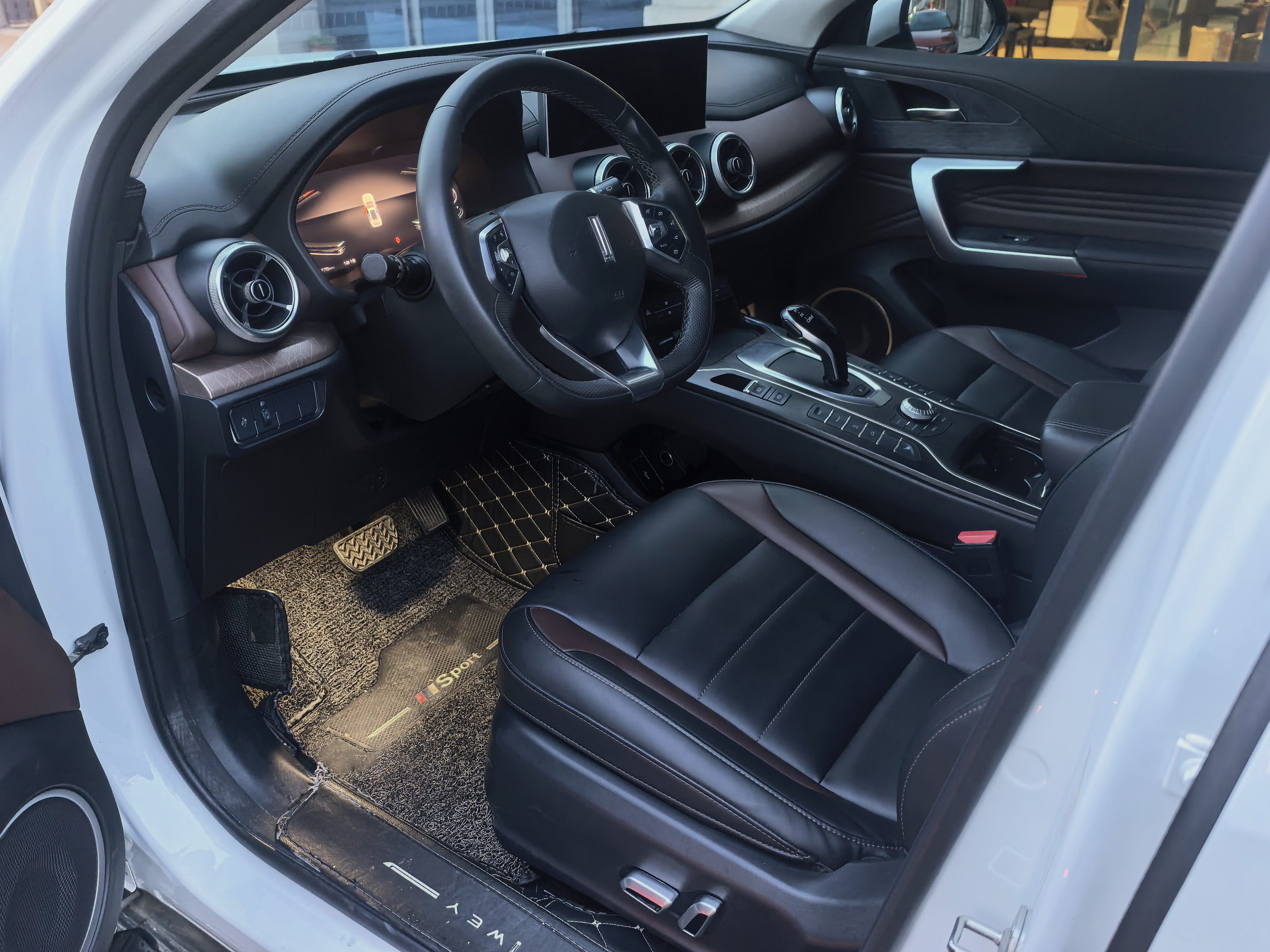 WEY 2020 VV5 1.5T 2WD Smart Pioneer photo 2