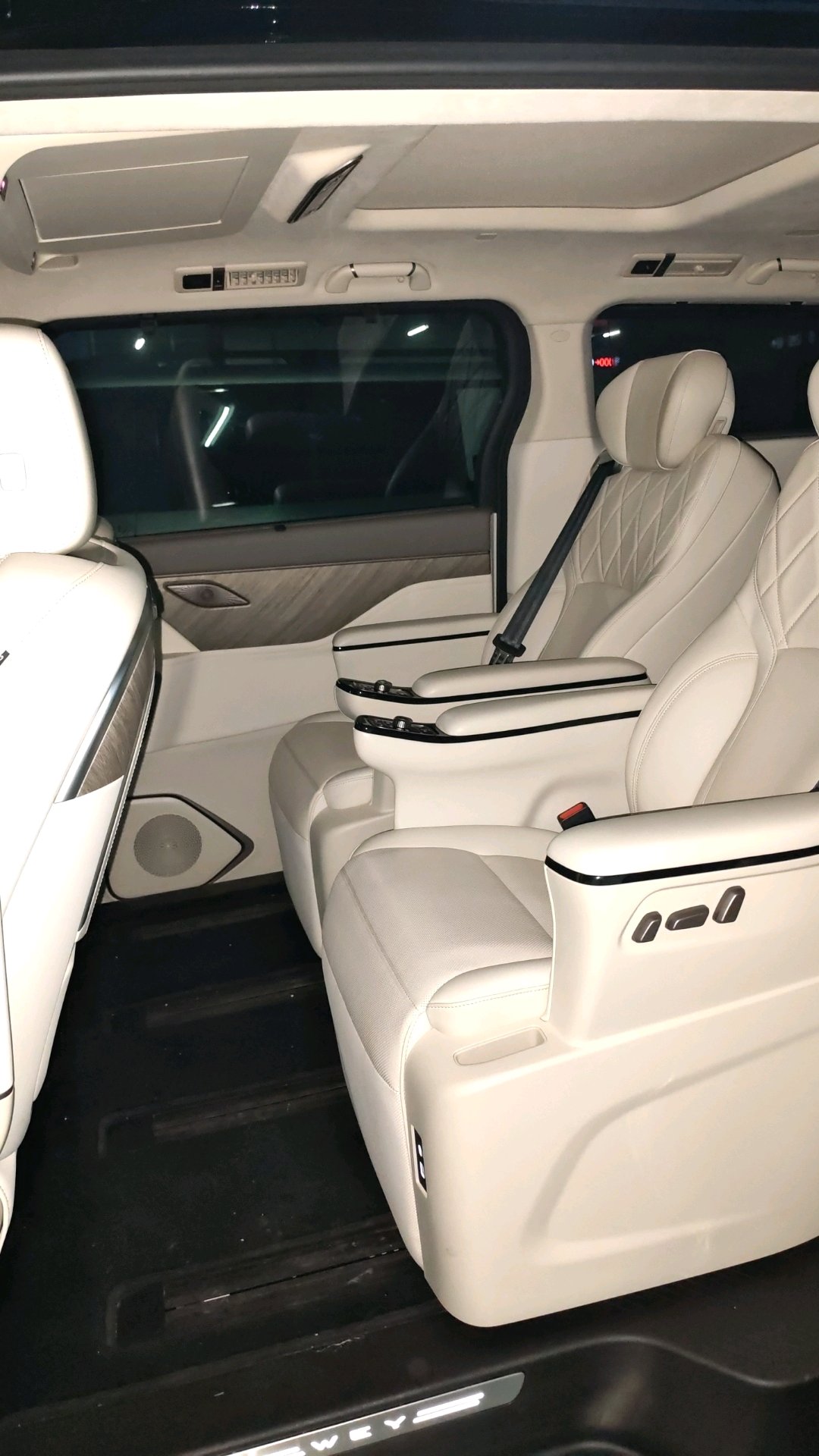 WEY 2025 Gaoshan 8 Hi4 1.5T Four-Wheel Drive Version photo 5