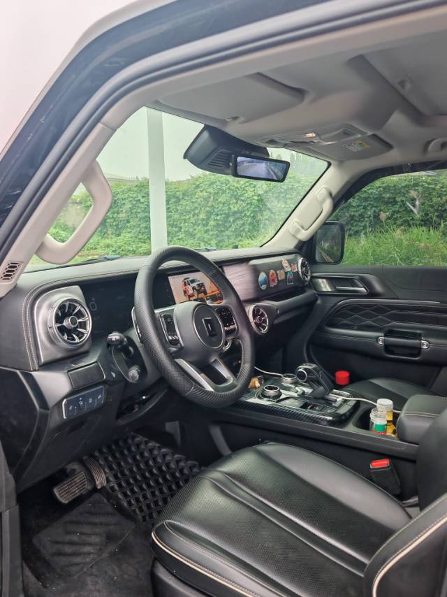 Foto del TANK Tank 300 2.0T Off-Road Edition Challenger 2