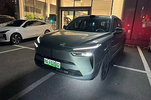 https://img.jytche.com/user/2300016/car/image/6ad1fe9c268aa/1792147100255_650_app_L_964.11K-516.47K_parse_parse_parse.jpeg?x-oss-process=style/thumbnail
