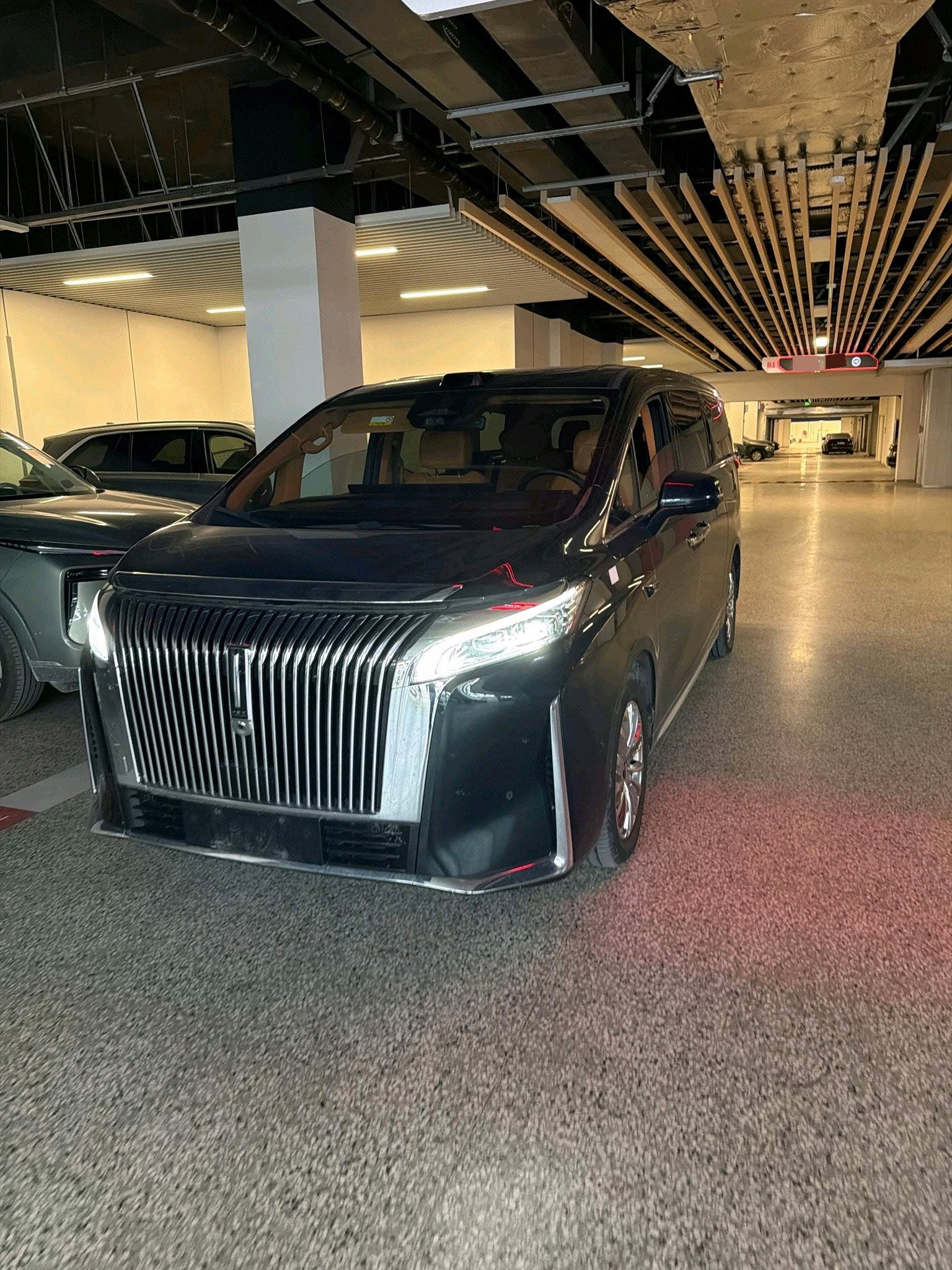 WEY 2025 Gaoshan 9 Hi4 1.5T Four-Wheel Drive Version