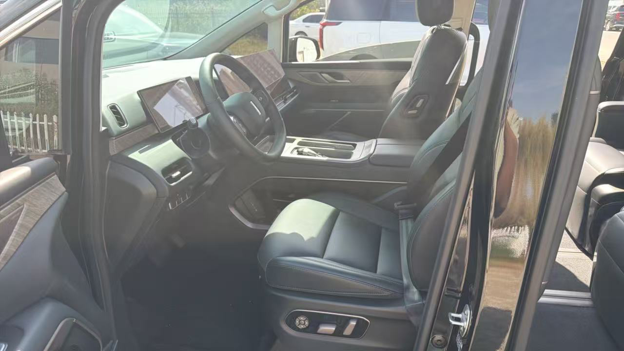 صورة WEY 2025 Gaoshan 8 Hi4 1.5T Four-Wheel Drive Version رقم 2