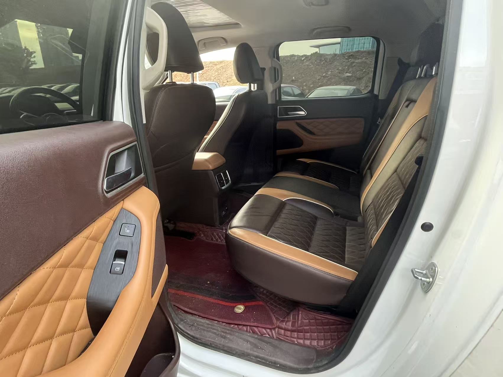 Great Wall POER 2021 Cannon 2.0T Passenger Global Version Diesel 4WD Prestige Standard-Box Version photo 3