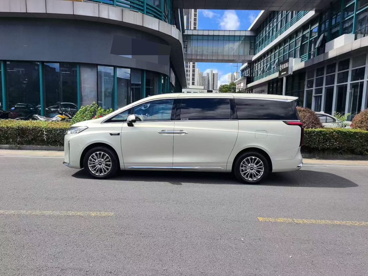 WEY 2025 Gaoshan 8 Hi4 1.5T Four-Wheel Drive Version photo 3