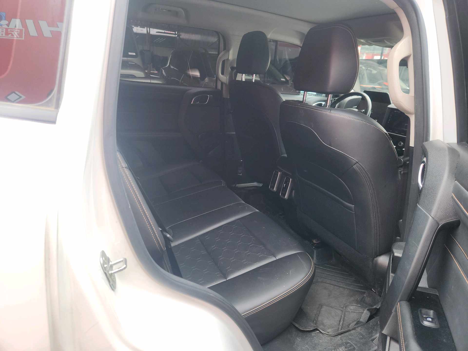 Haval Dargo Tank 300 1.5T 2WD Labrador Edition photo 4