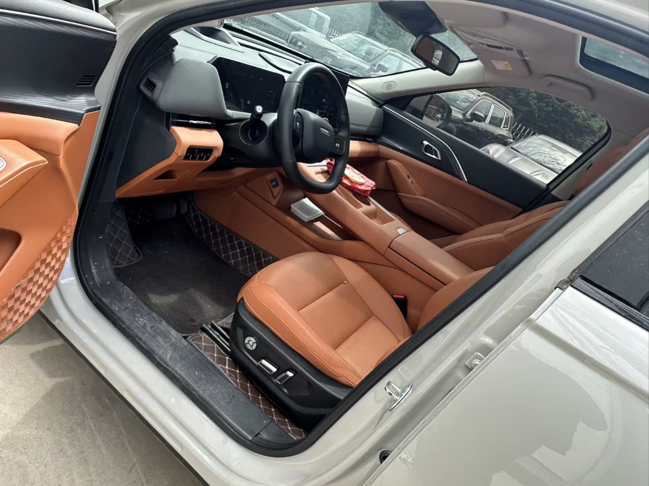 صورة Haval Brave Dragon Xiaolong MAX 1.5 Hi4 165 Plus Long-Range Version رقم 3