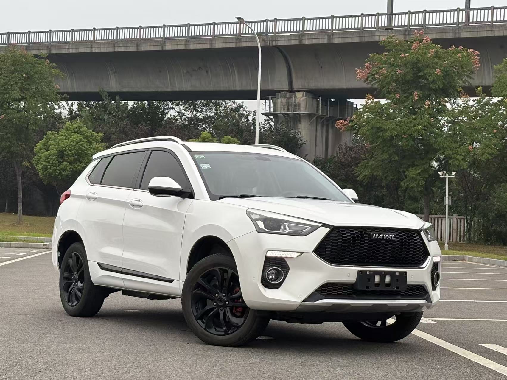 Haval H6 Coupe 1.5T 2WD Ultra-Lux Smart Connect Version photo 2