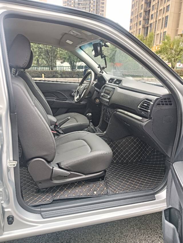 Foto del Great Wall Wingle 5 2021 Fengjun 5 2.0T 2WD Elite Model with Long Cargo Box 2