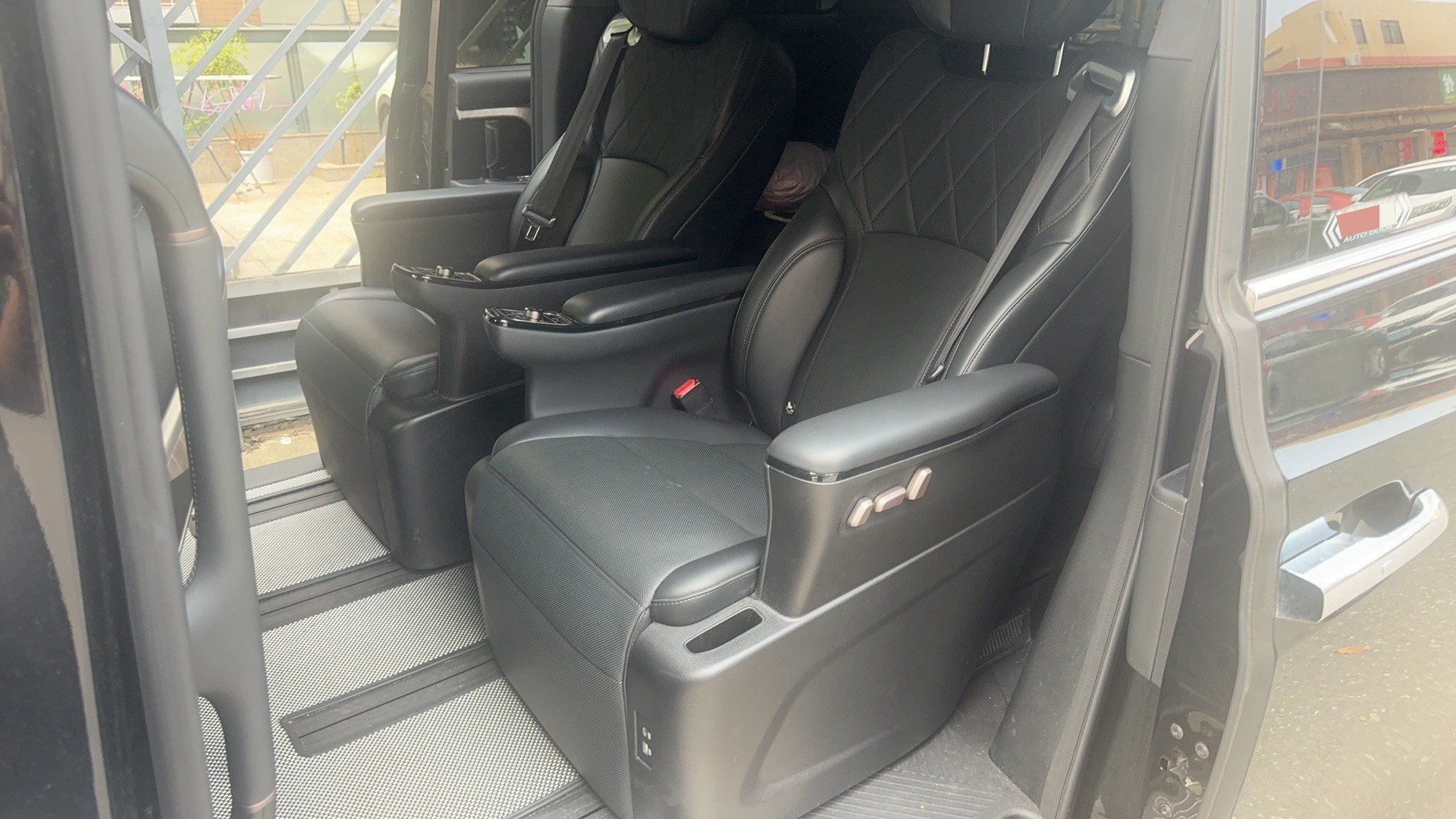 Фото WEY 2025 Gaoshan 8 Hi4 1.5T Four-Wheel Drive Version — 5