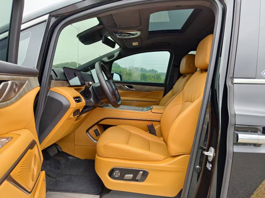 WEY 2025 Gaoshan 8 Hi4 1.5T Four-Wheel Drive Version photo 3